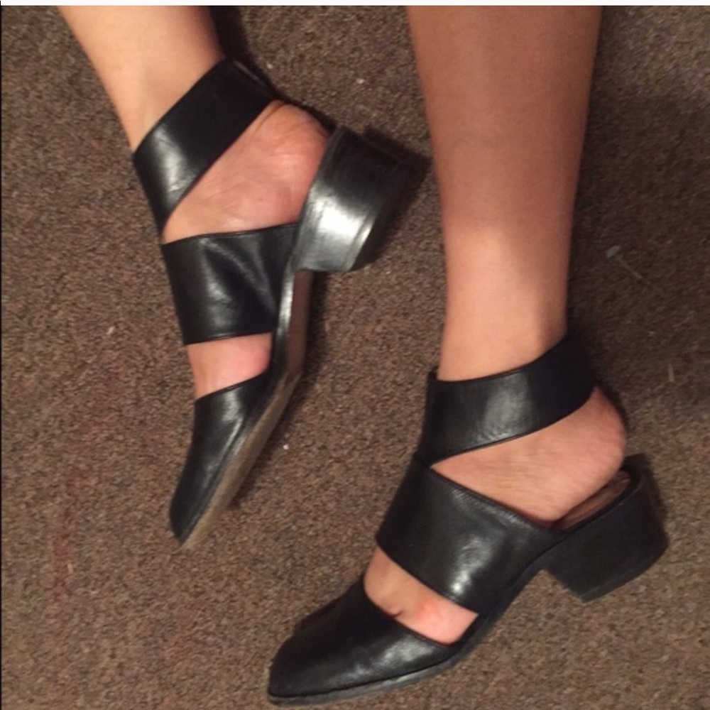 Wrap around shoes